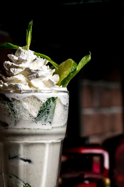 Menthe milkshake menthe lime vue latérale