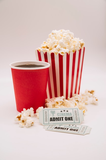 Menu cinéma avec un ticket