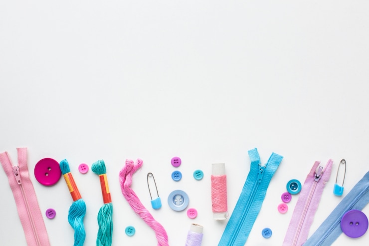 Photo gratuit mercerie cadre d'accessoires colorés avec boutons et fermeture à glissière