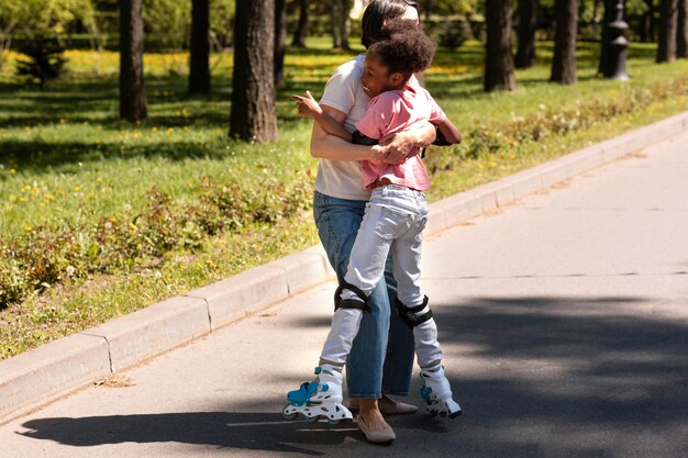 Mère adoptive passant du temps avec sa fille