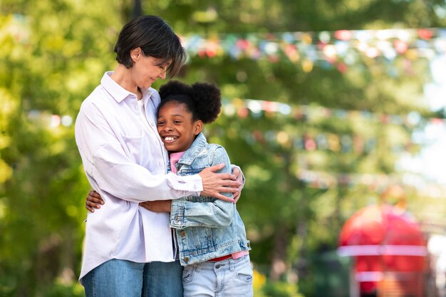 Mère adoptive passant du temps avec sa fille