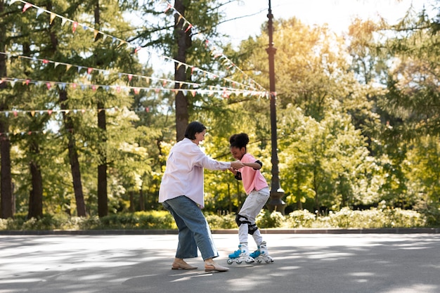 Mère adoptive passant du temps avec sa fille