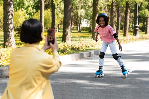 Mère adoptive passant du temps avec sa fille