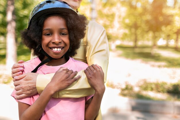 Mère adoptive passant du temps avec sa fille