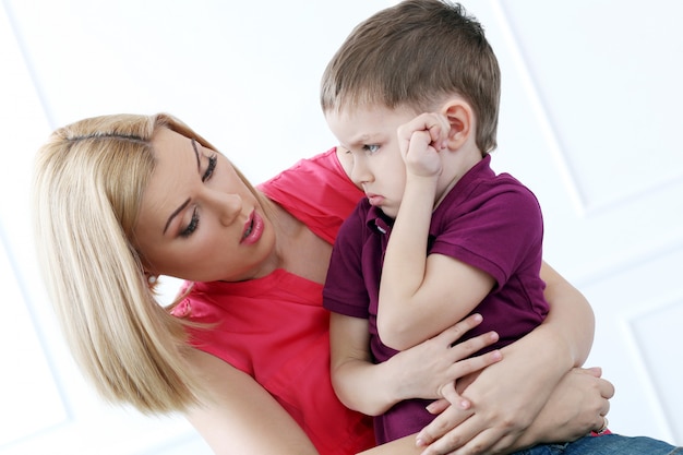 Mère avec adorable enfant