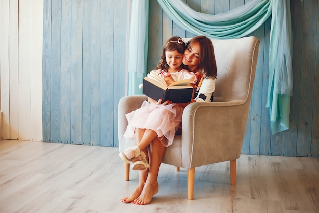 Mère aimante avec sa fille