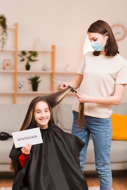 Mère, coupe, fille, cheveux