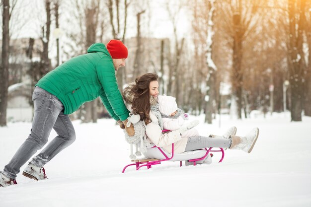 Mère enfant nature famille neige