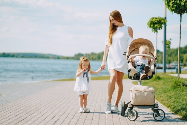 mère avec enfants