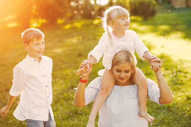 mère avec enfants