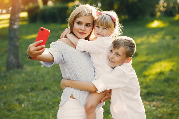 mère avec enfants