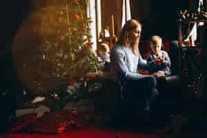 Photo gratuite mère, fille, arbre noël