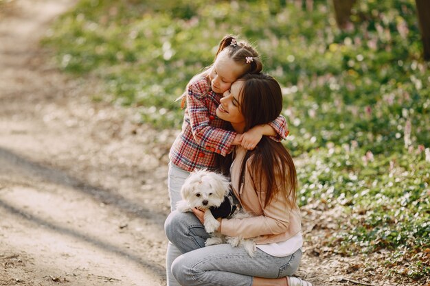 Mère, fille, ressort, forêt, chien