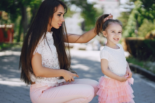 Photo gratuite mère avec fille