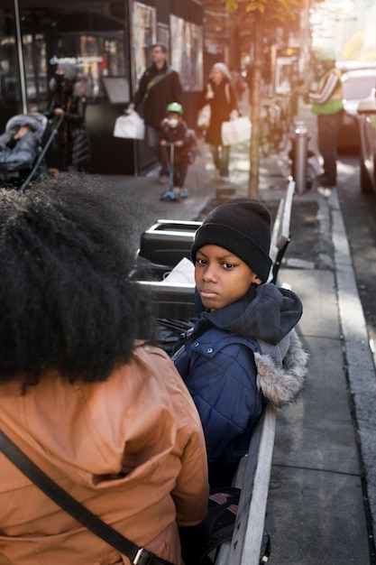 Mère et fils passent du temps ensemble