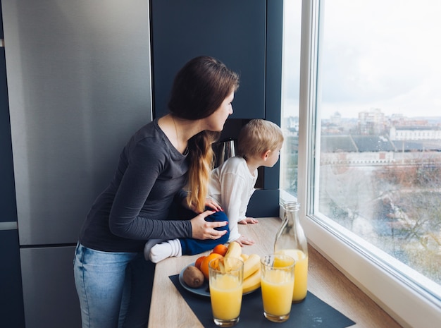 Photo gratuite mère et fils