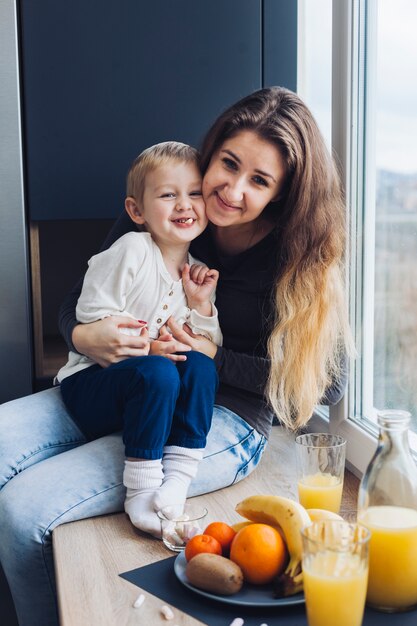 Photo gratuite mère et fils