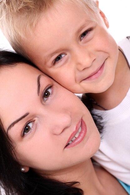 mère heureuse avec fils