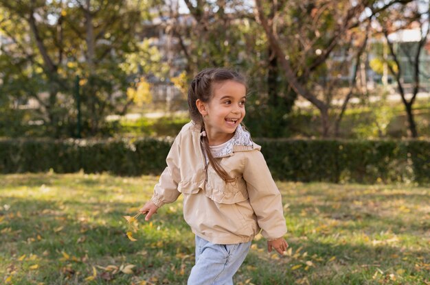 Mère passe du temps avec son enfant