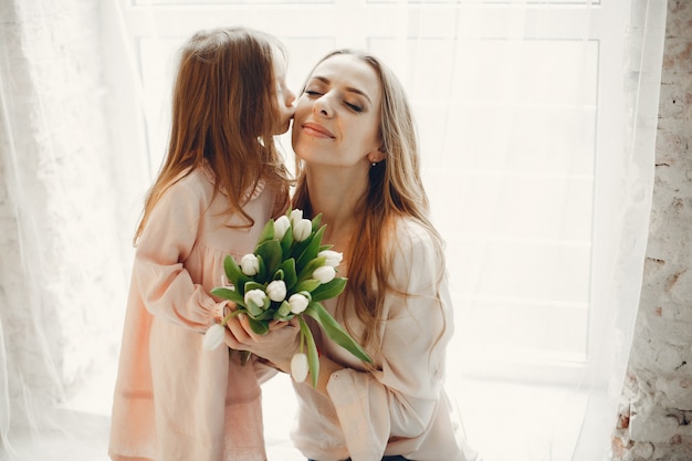 Mère avec petit enfant chez hme