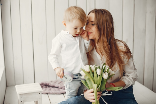 Mère avec petit enfant chez hme