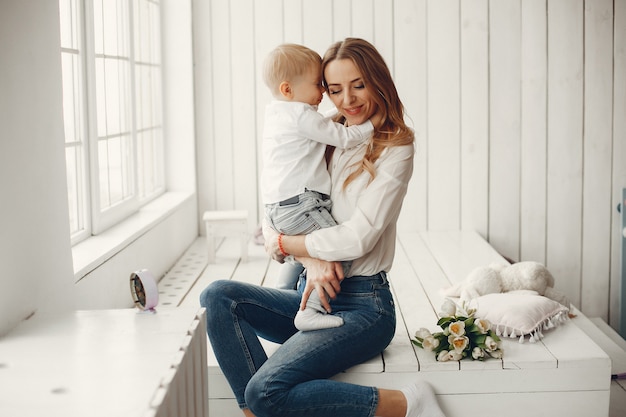 Mère avec petit enfant chez hme