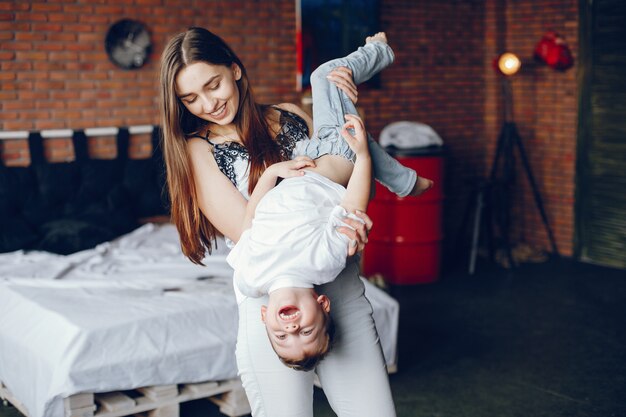 Mère avec petit fils