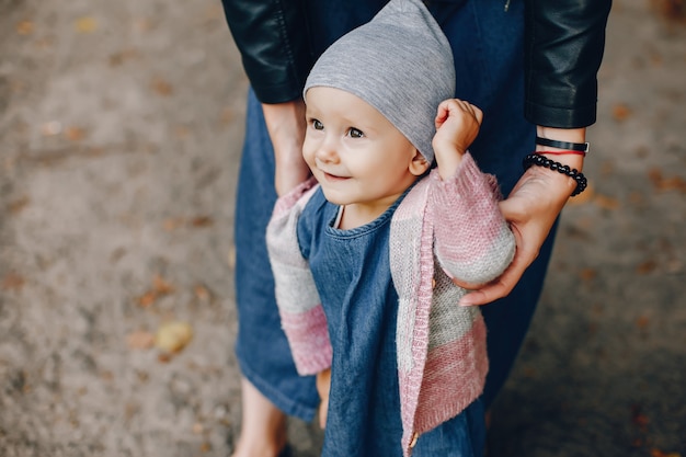 Photo gratuite mère avec petite fille