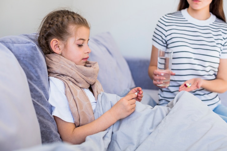 Photo gratuit mère prenant soin de sa fille malade