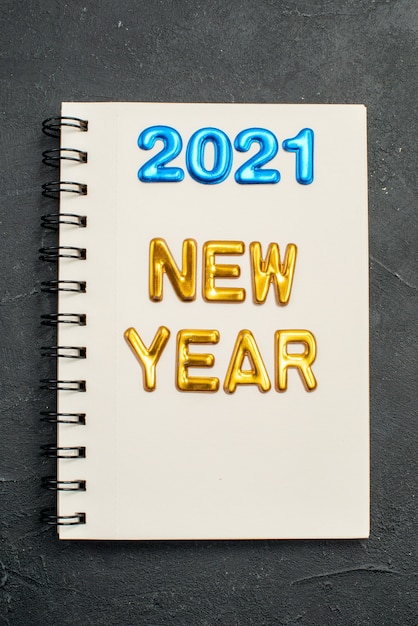 Message de bonne année 2021 sur ordinateur portable