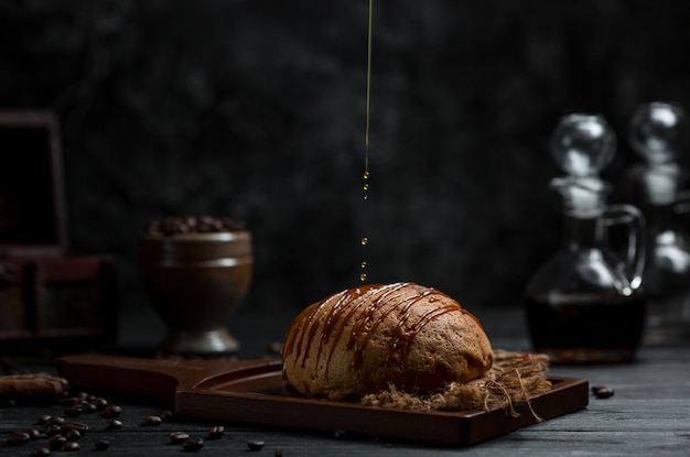 Mettre du sirop de chocolat dans un produit de boulangerie sucré