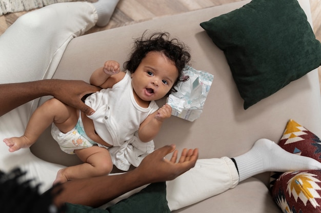 Mignon petit bébé dans sa première année de vie