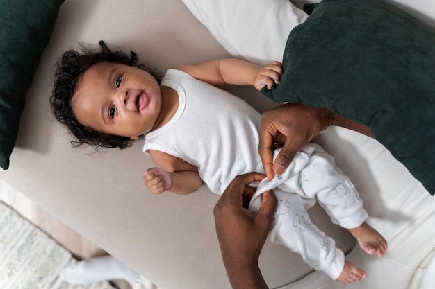 Mignon petit bébé dans sa première année de vie