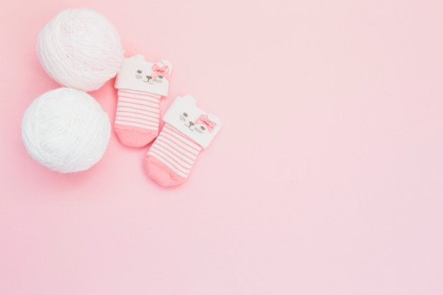 Mignonnes petites chaussettes et laine