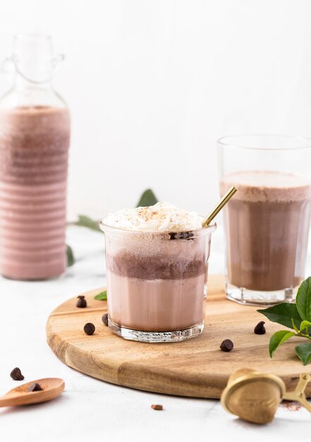 Milk-shake au chocolat gros plan