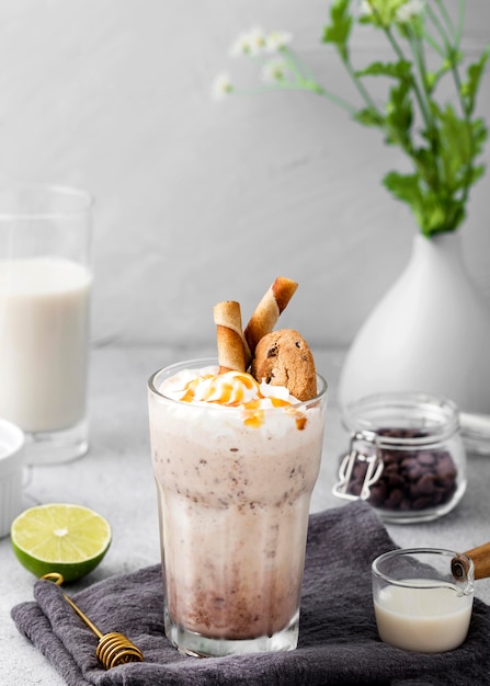 Milk-shake au chocolat gros plan