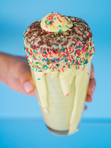 Milkshake à angle élevé avec paillettes