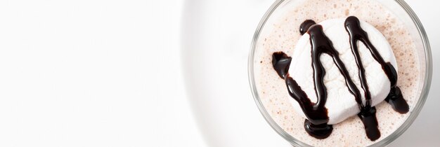 Photo gratuite milkshake au chocolat vue de dessus