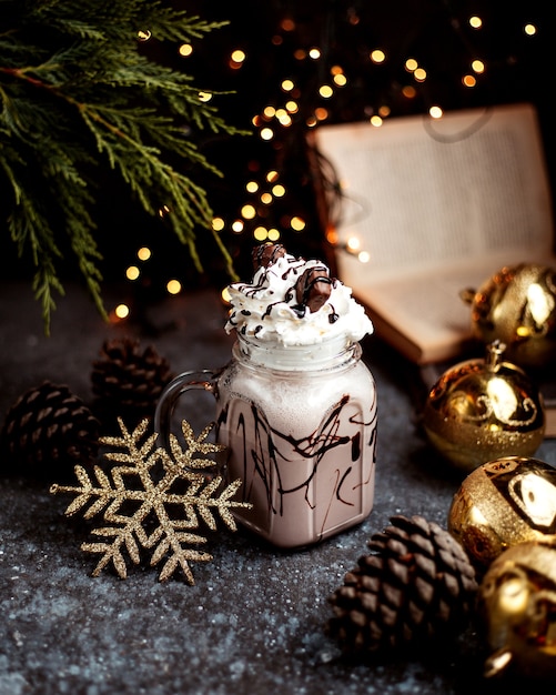 Milkshake à la crème fouettée et au chocolat