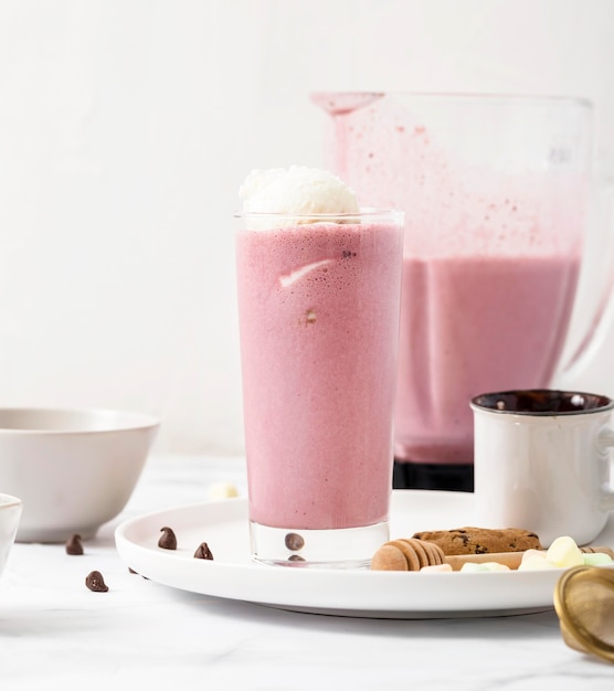 Photo gratuite milkshake rose gros plan