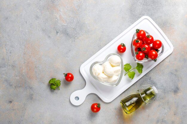 Mini mozzarella aux tomates cerises.