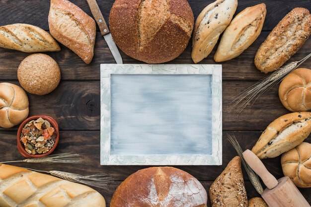 Mise en page des produits de boulangerie avec plateau