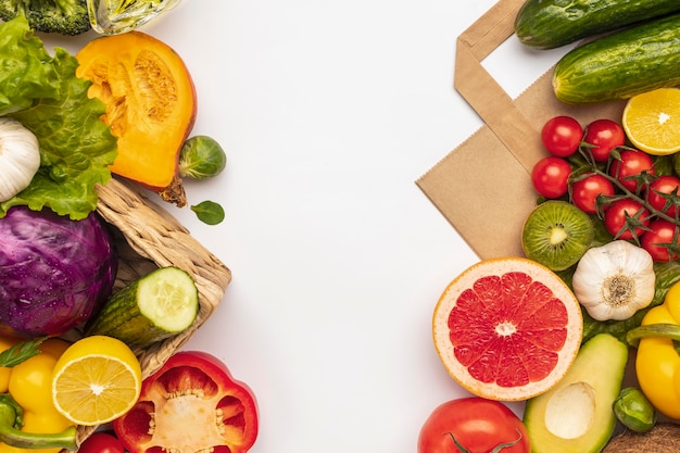 Photo gratuite mise à plat de l'assortiment de légumes