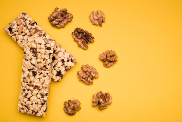 Mise à plat de barres de muesli aux noix