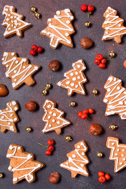 Mise à plat de biscuits en pain d'épice aux fruits rouges