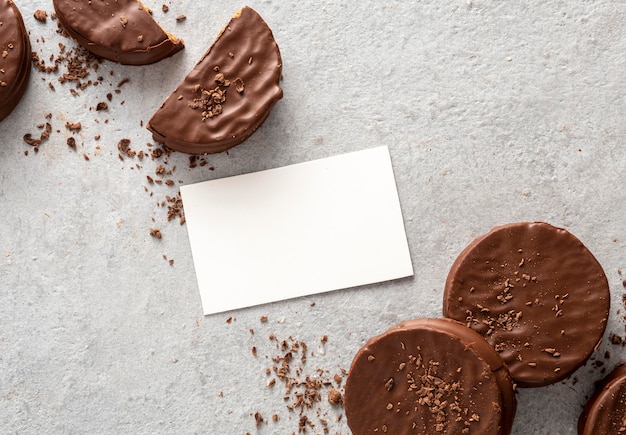 Mise à plat de cookies alfajores avec espace copie