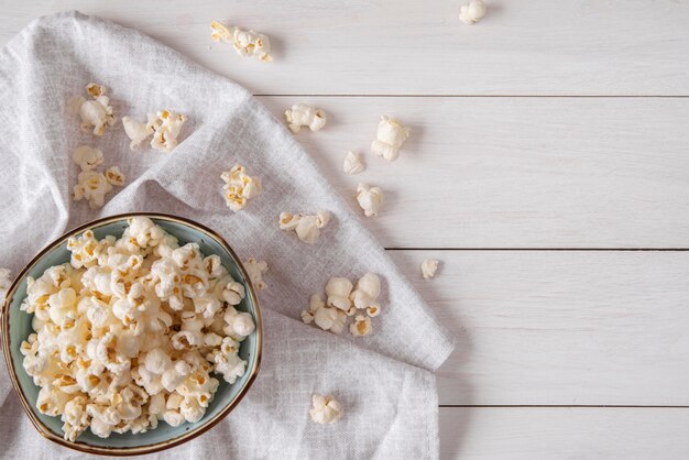 Photo gratuite mise à plat de délicieux plats de jour lohri