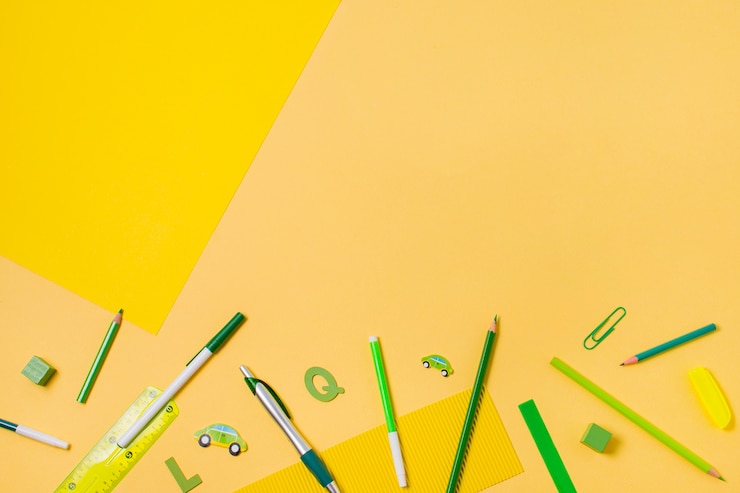 Photo gratuit mise à plat du concept de retour à l'école avec espace de copie