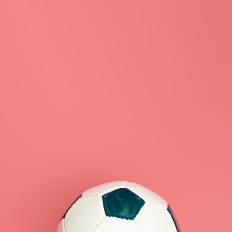 Photo gratuit mise à plat du football avec espace copie