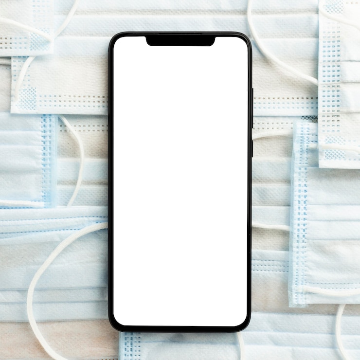 Photo gratuit mise à plat du smartphone sur les masques médicaux